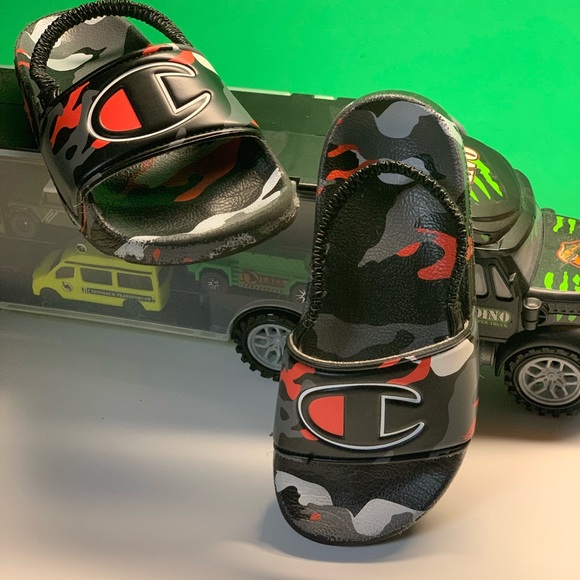 Champion Kids IPO Slide with Strap - Picture 4 of 7